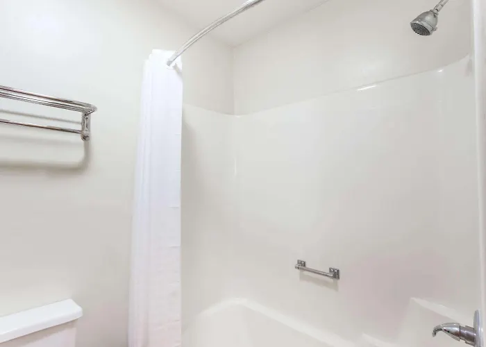 Super 8 By Wyndham Motel 2*